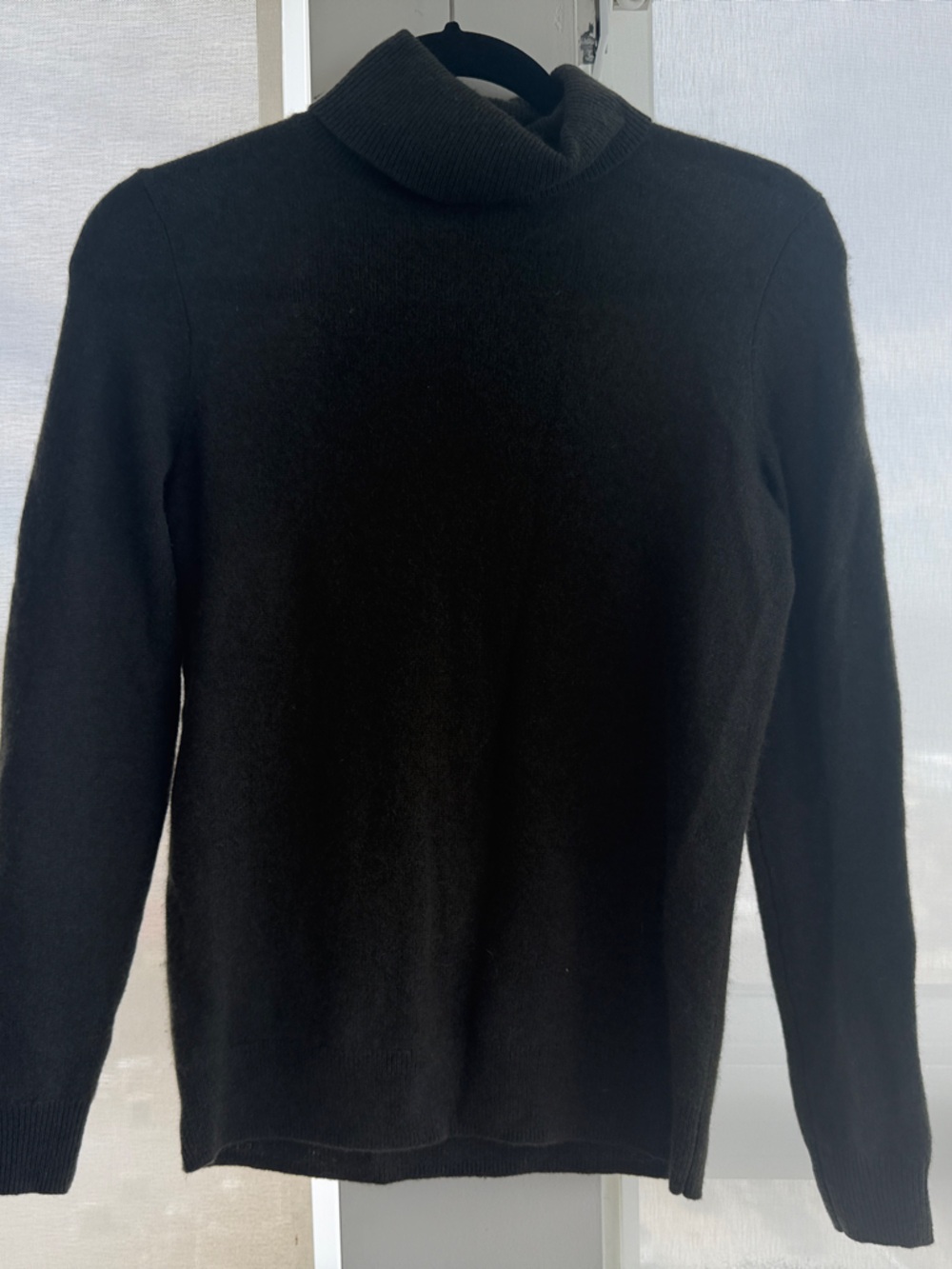 Bloomingdale's olive green cashmere Turtleneck Sweater